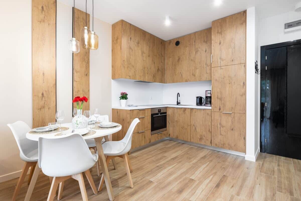Frigorífico, horno, placa de cocina y lavavajillas