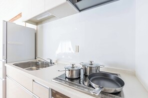 Classic-Apartment | Eigene Küche | Großer Kühlschrank, Mikrowelle, Herdplatte, Wasserkocher