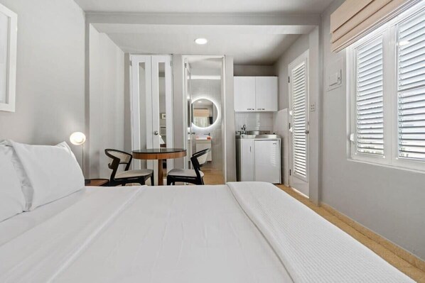 5 bedrooms, iron/ironing board, travel crib, WiFi