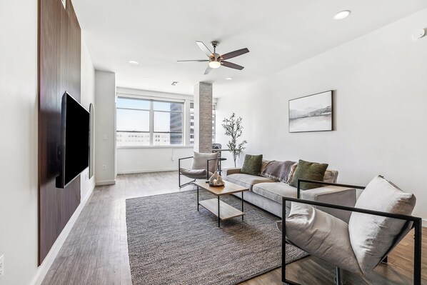 TV, offices - Modern Downtown High-Rise Apartment (Baton Rouge)