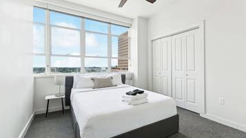 2 soverom, skrivebord, strykejern/-brett og wi-fi