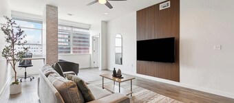 Spacious High-Rise in Downtown