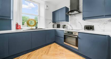 4 Bedroom Apartment - Town Centre