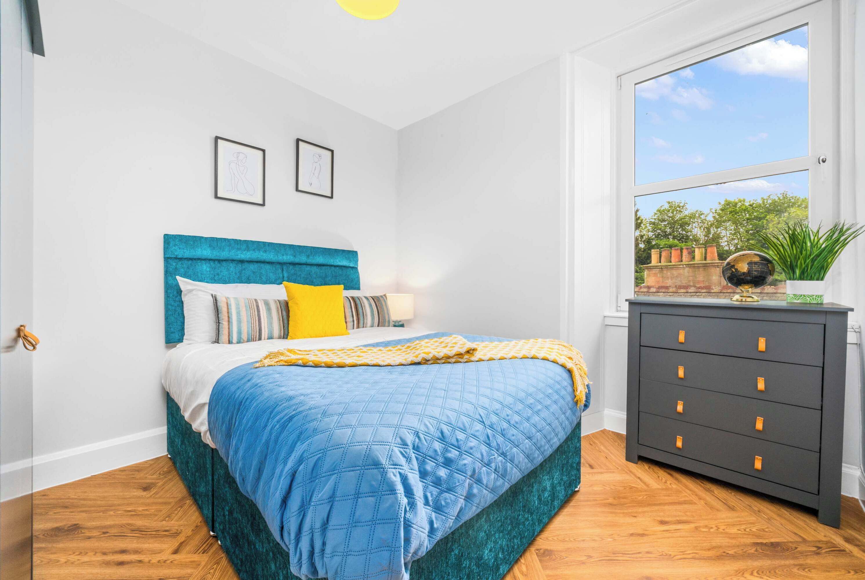 4 bedrooms, iron/ironing board, WiFi, bed sheets