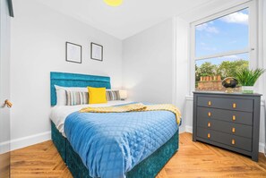 4 bedrooms, iron/ironing board, WiFi, bed sheets