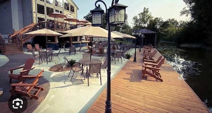 Buckeye Lake Cabin | Hot Tub & Large Porch