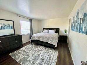 3 bedrooms, desk, iron/ironing board, WiFi