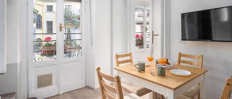 Lejlighed (2 Bedrooms) | Spisestue