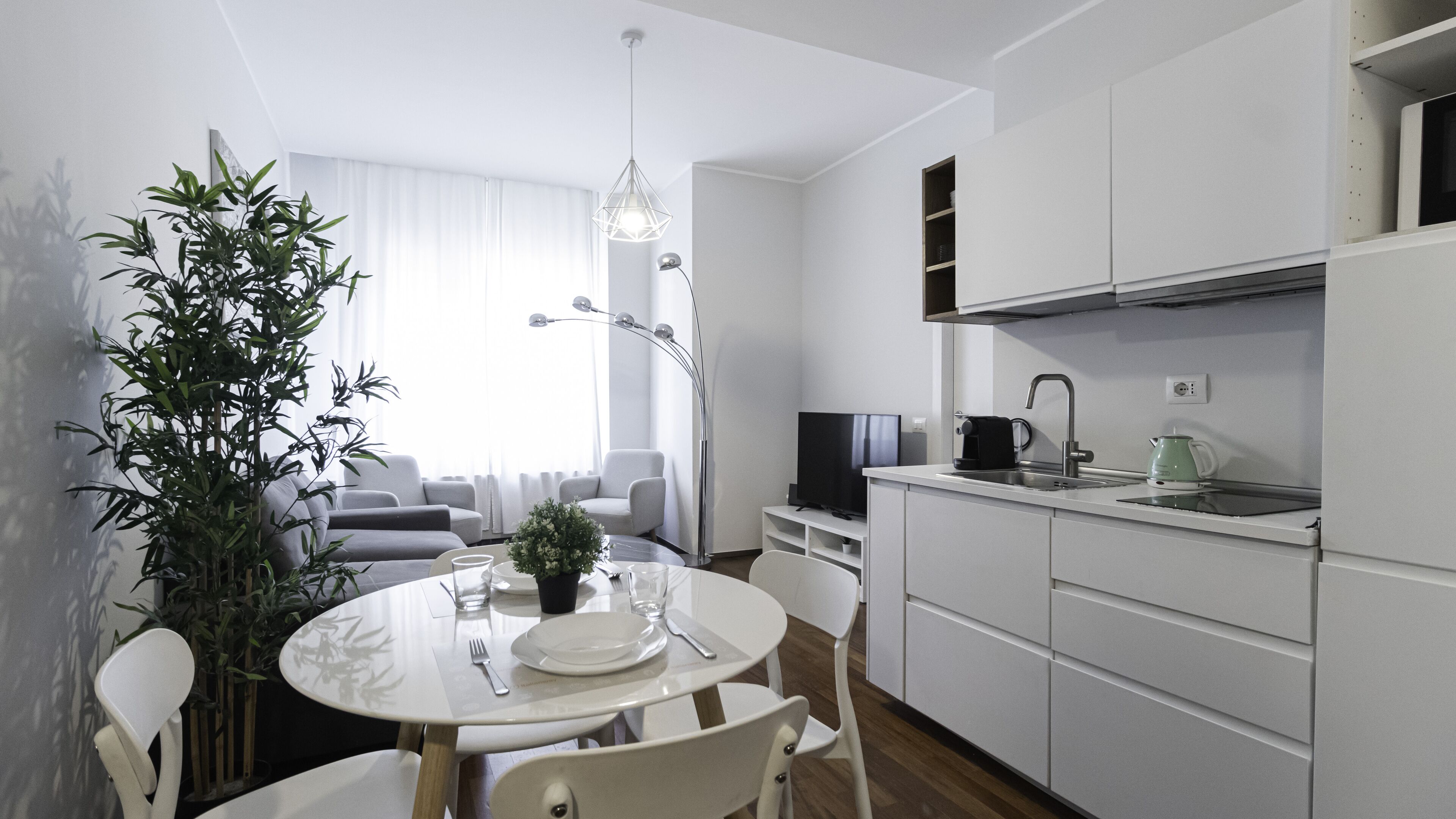 아파트 (3 Bedrooms) | 전용 주방 | 냉장고, 전자레인지, 전기 주전자, 식탁