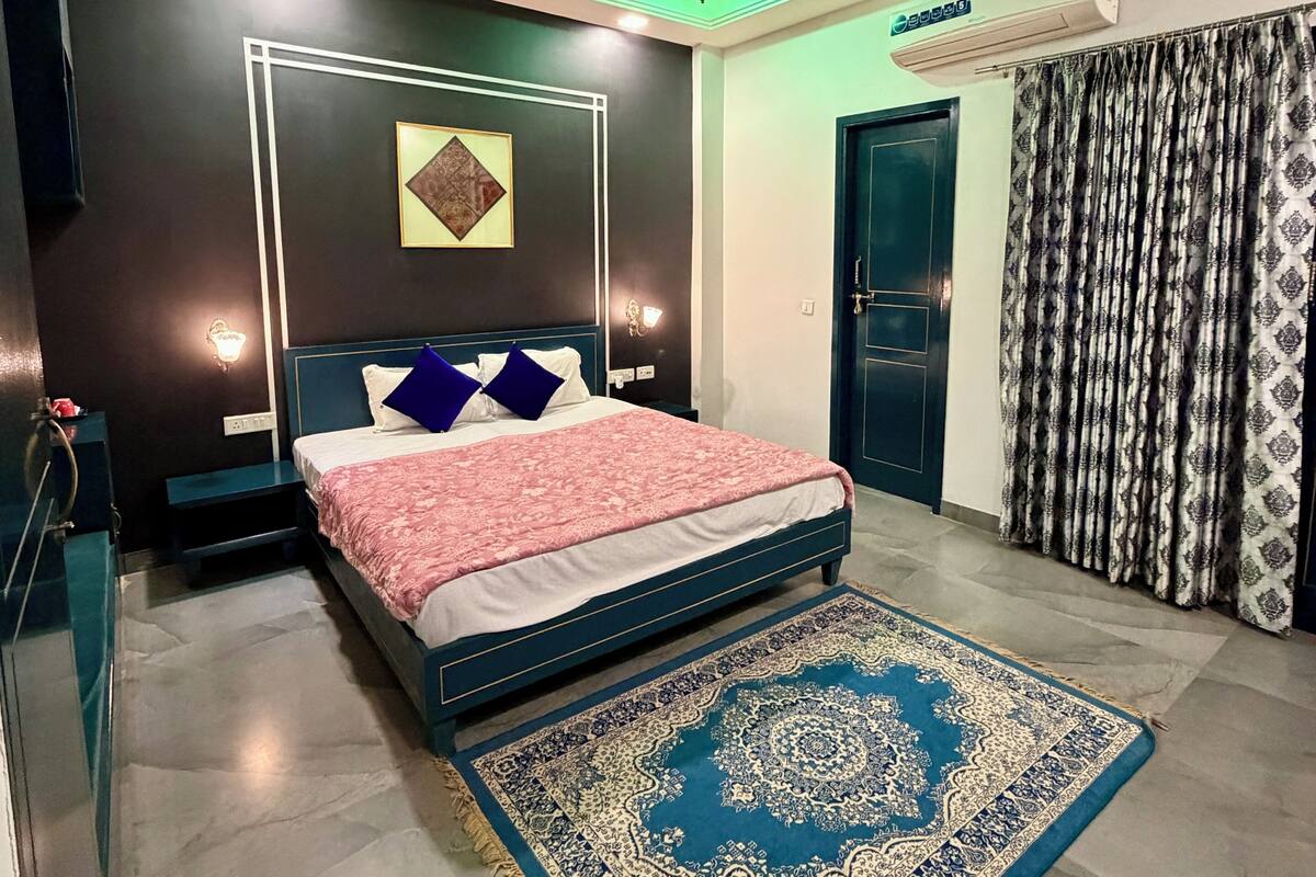 Deluxe Room | Living area