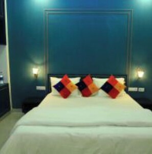 Quarto luxo | 1 quarto, quartos à prova de som, Wi-Fi de cortesia