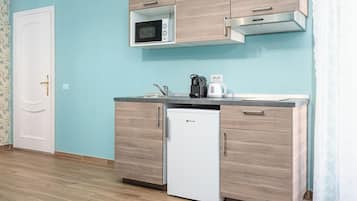 Refrigerador, microondas, tetera/pava eléctrica