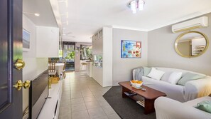 Smart TV - Secret Garden Cottage Busselton (West Busselton)