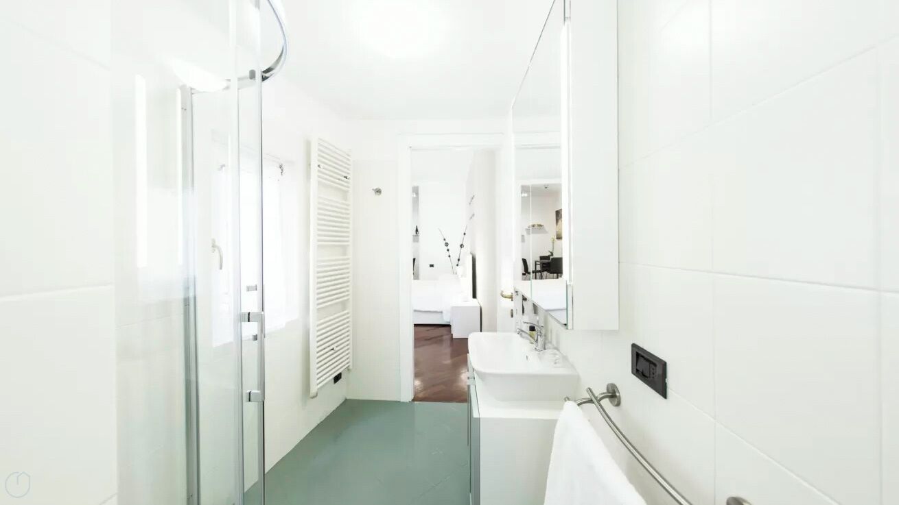Estudio clásico | Baño | Secadora de cabello, bidet, toallas 