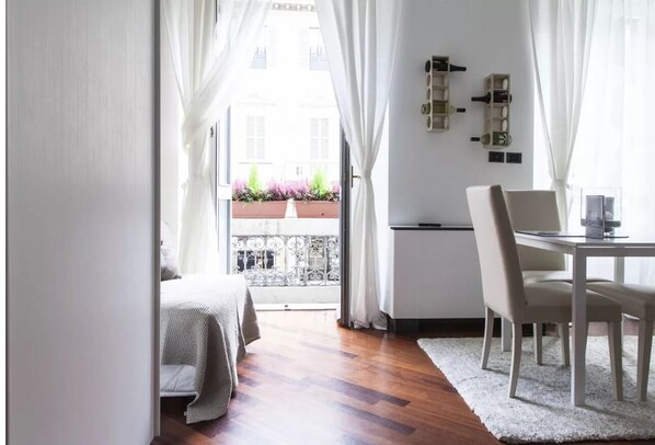 设计开间 (1 Bedroom) | 餐厅