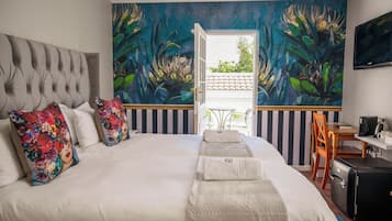 Superior Double or Twin Room | Minibar, in-room safe, individually decorated, individually furnished