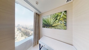 Unclassified image, 5 of 27, button - The Palm Tower 1 Corner Bedroom Dubai (Dubai)