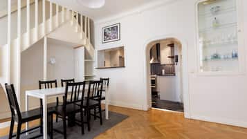 Apartment, 2 Bedrooms | In-room dining