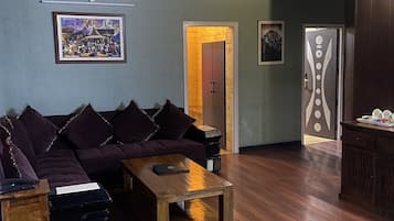 Villa | Premium bedding, iron/ironing board, free WiFi, bed sheets