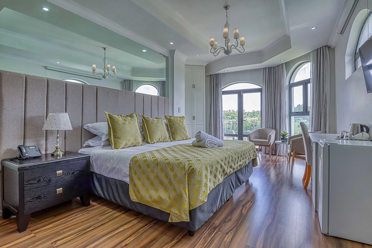 Kamar Double Deluks | 1 kamar tidur, selimut bulu angsa, dan didekorasi berbeda-beda