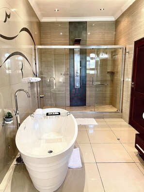Deluxe Double Room | Down comforters, individually decorated, individually furnished, desk - Villa Tasha Luxury suites (Lanseria)