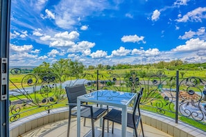 Presidential Room | Terrace/patio - Villa Tasha Luxury suites (Lanseria)