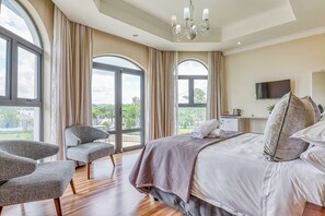 Superior Room | Down comforters, individually decorated, individually furnished, desk - Villa Tasha Luxury suites (Lanseria)