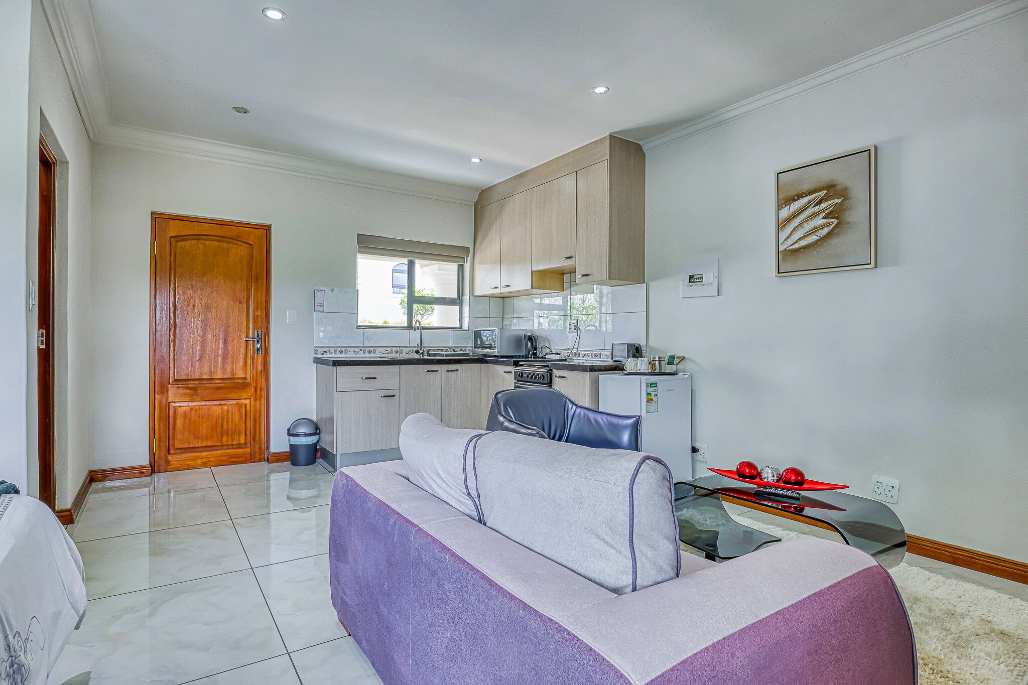 standard studio suite, 1 queen bed | living area | 40-inch smart tv with cable channels, netflix, streaming services