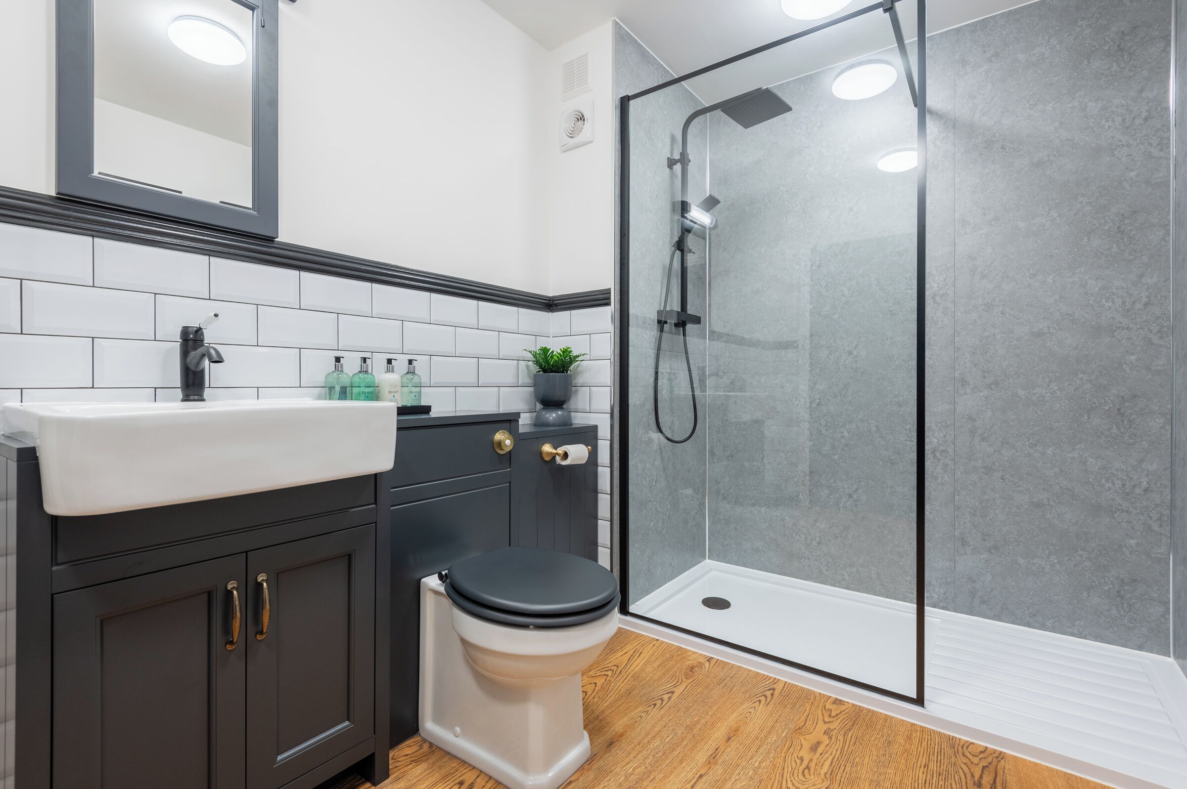 Apartamento | Banheiro | Chuveiro/banheira combinados, banheira de imersão, secador de cabelo 