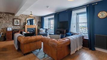 Huoneisto | Oleskelualue | Takka