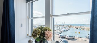 Shorefront Apartment - Sea View With 3 Bedrooms