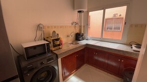 Private kitchen - Appartement Équipé et Climatisé (Marrakech)