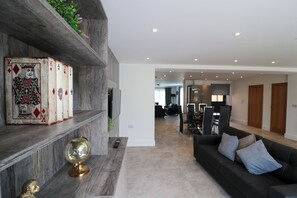 House | Living area | TV - Northumberland Luxury Stays - The Gavel (Morpeth)