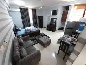 5 bedrooms, WiFi, bed sheets