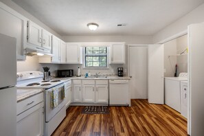 Fridge, microwave, oven, stovetop - Business-Ready 2 Bedroom Suite (Calhoun)