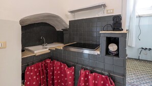 A compact kitchen with a built-in oven, a sink, and a coffee machine. - 3532 Borgo Vernicchia - PT by Barbarhouse (Parabita)