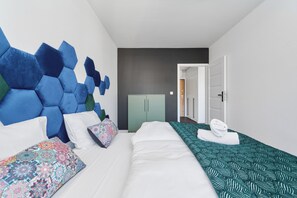 1 bedroom, bed sheets