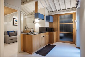 Fridge, microwave, stovetop, coffee/tea maker - Flat Piazza del Popolo central (Roma)