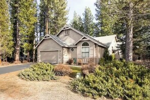 Exterior - Our most popular 3 bedroom home! - 114 Cottonwood (Graeagle)