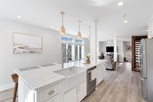 Hillside Hideaway: Container Home in Blowing Rock