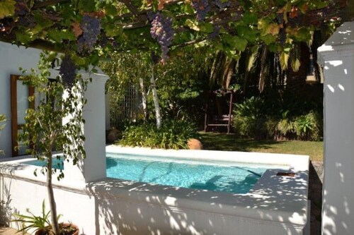 Petite France:luxury thatched 4BRcottage with pool