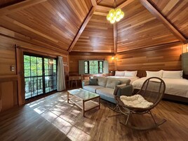 Minibar, laptop workspace, soundproofing, free WiFi