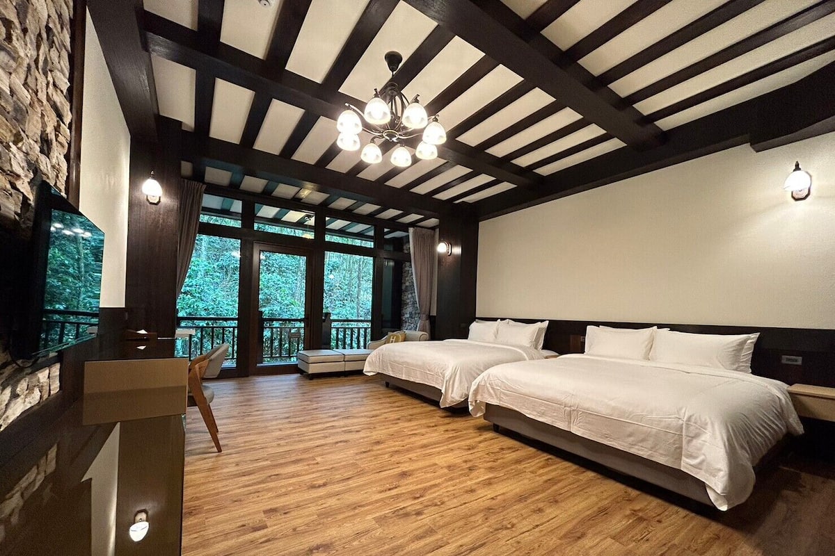 Panoramic-Vierbettzimmer, 2 Queen-Betten, Nichtraucher, Bergblick