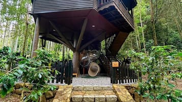Signature boomhut, 2 queensize bedden, niet-roken, uitzicht op bergen | Uitzicht vanuit de kamer