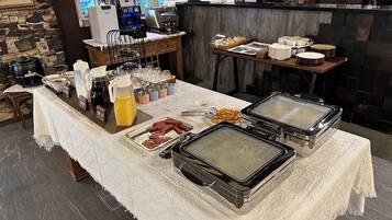 Free daily English breakfast