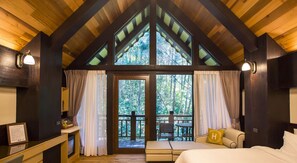 Deluxe Quadruple Room, 2 Queen Beds, Non Smoking, Mountain View | Minibar, laptop workspace, soundproofing, free WiFi - Senboard Manor (Yuchi)