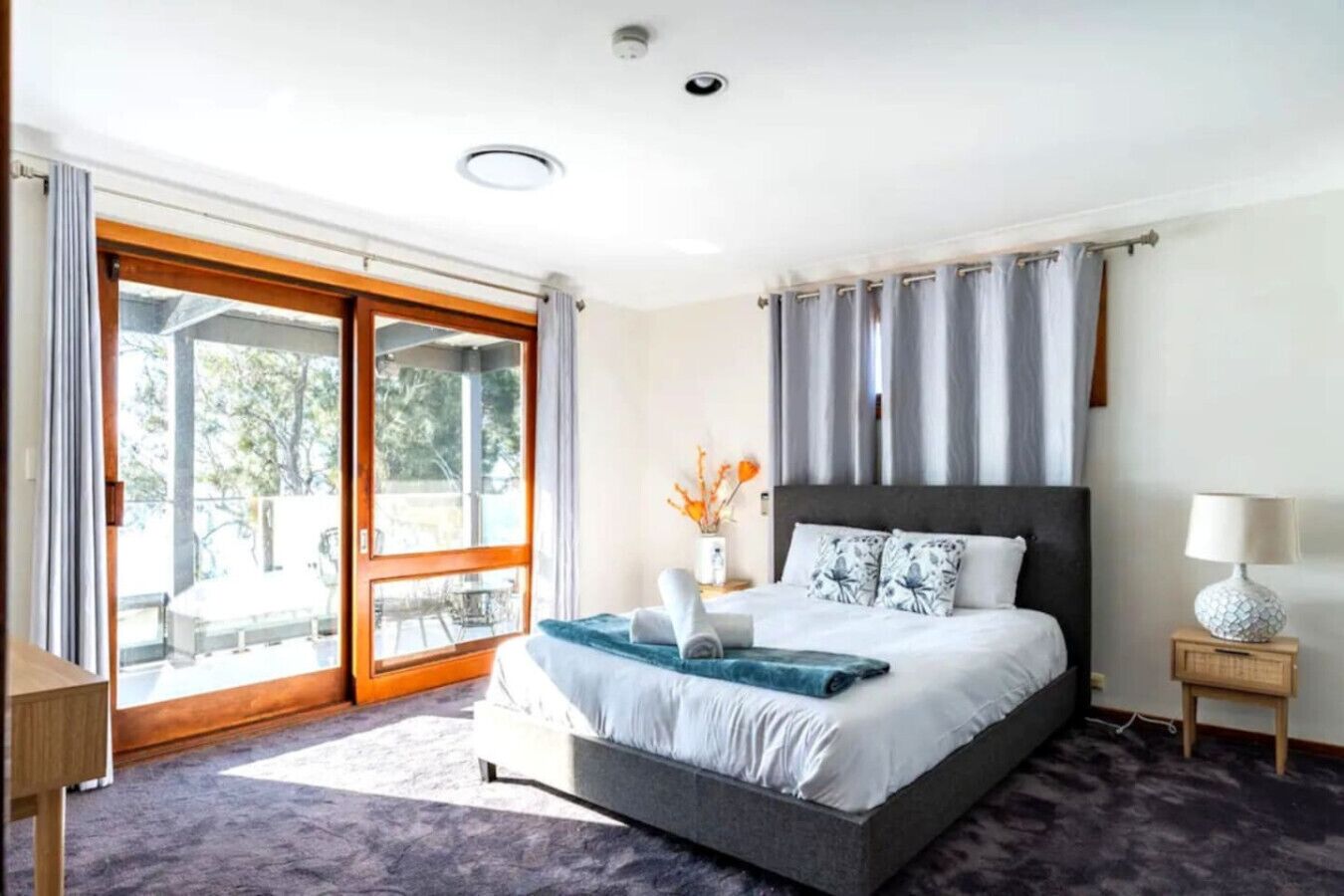 5 bedrooms, iron/ironing board, WiFi, bed sheets