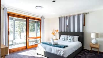 5 bedrooms, iron/ironing board, WiFi, bed sheets