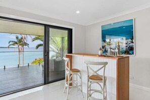 Interior - Infinity on Moss Panoramic Lakefront 6 BDRM Villa (Toukley)