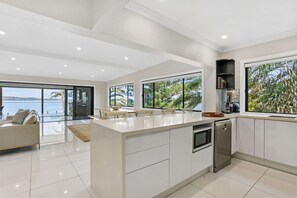 Fridge, microwave, stovetop, dishwasher - Infinity on Moss Panoramic Lakefront 6 BDRM Villa (Toukley)